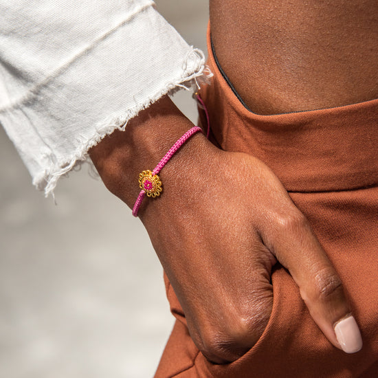 Macramé Flower Power Bracelet