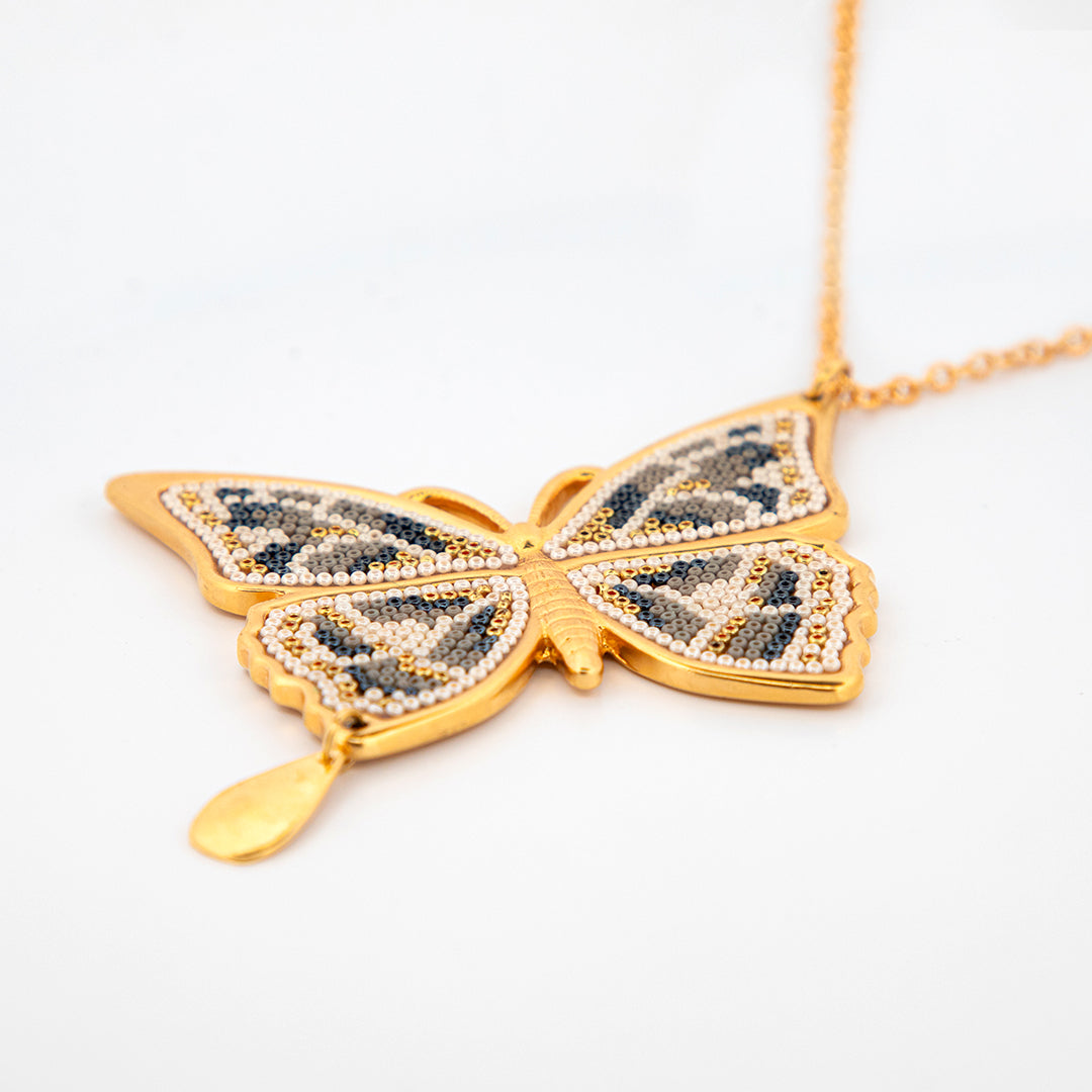 Moving Butterfly Necklace v1