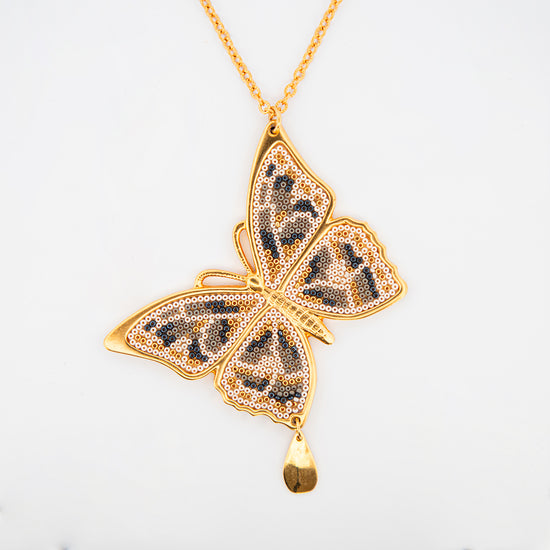 Moving Butterfly Necklace v1