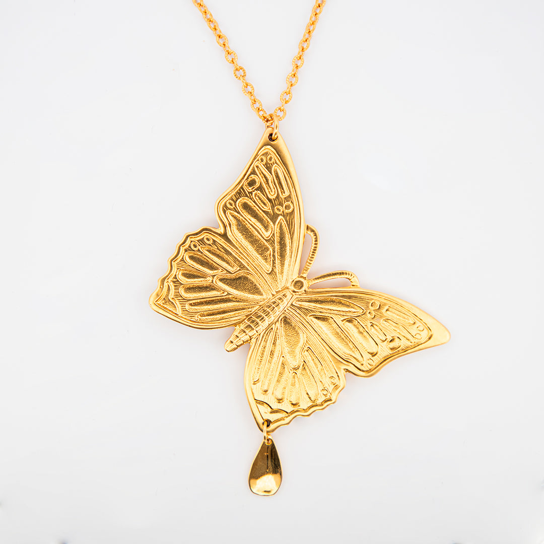 Moving Butterfly Necklace v1