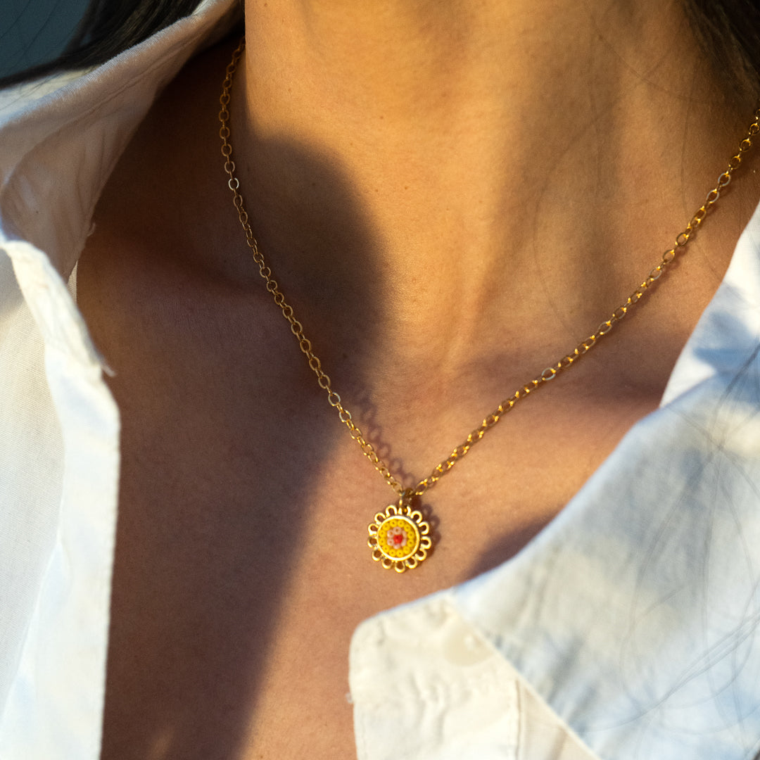 Immensity in the small Necklace